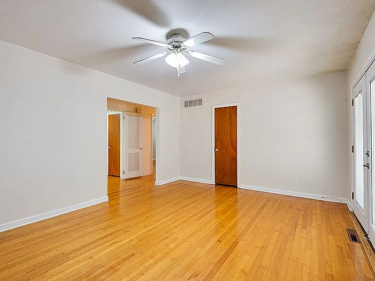 1506 Sunset Ln — Photo 8