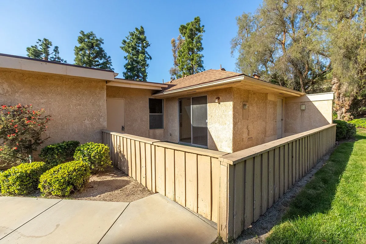 Building Photo - 15421 Village 15