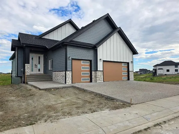 267 NW Muirfield Cres, Wheatland County, AB T0J 1Y1