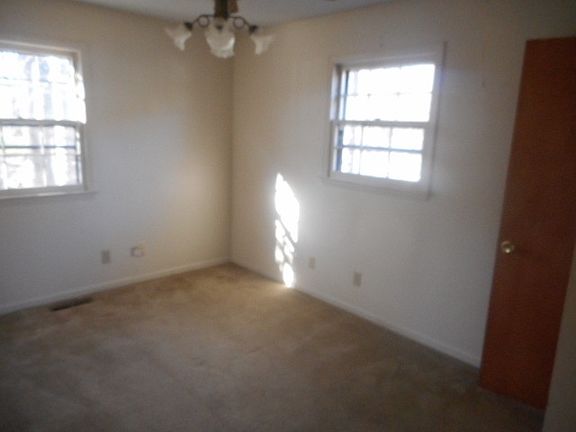 4th image of 2403 W Florida St