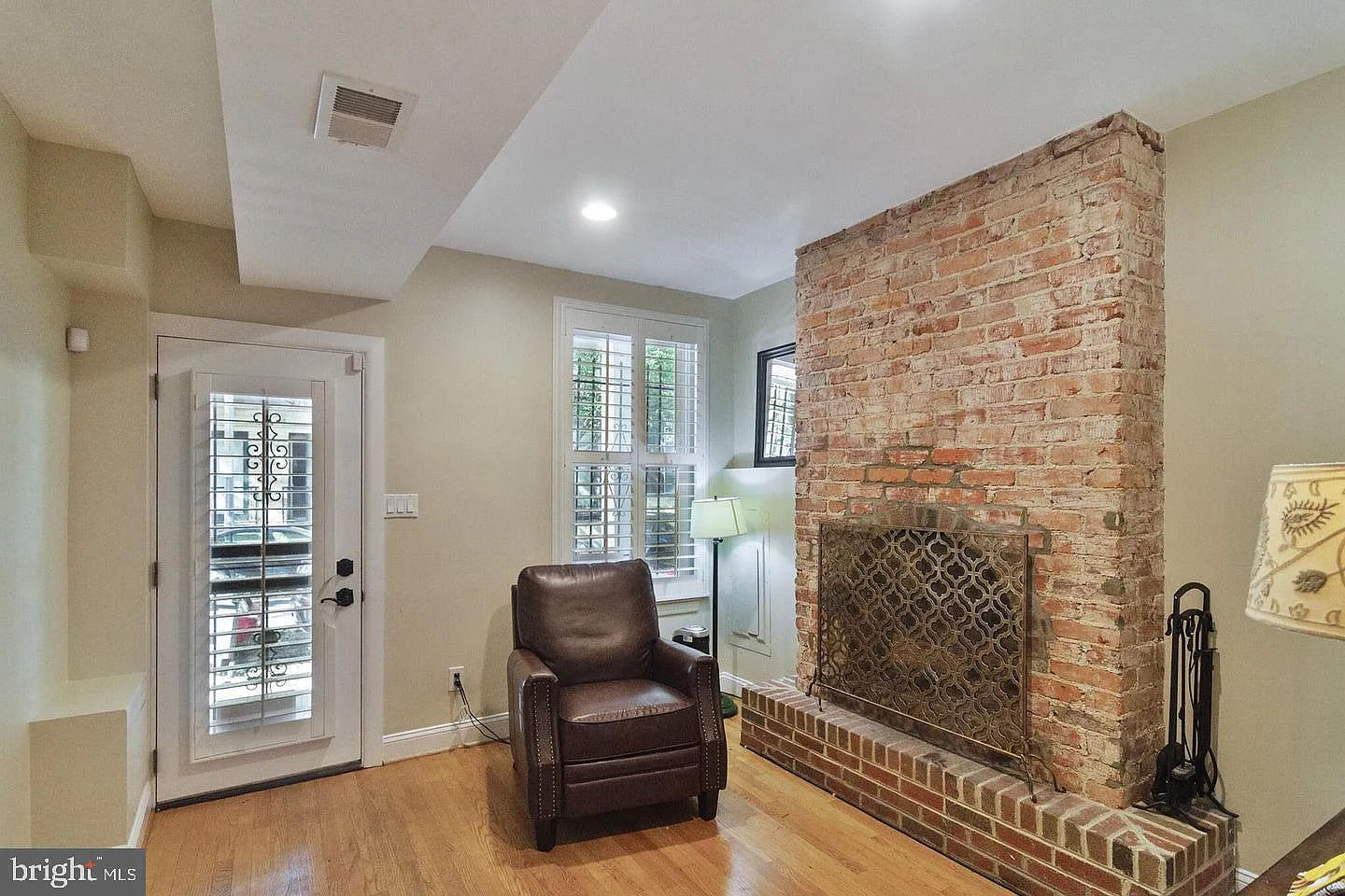2 bed, 1.5 bath, 920 sqft, $3,750 — Photo 3