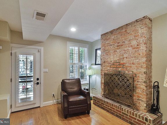 3rd image of 2321 17th St NW