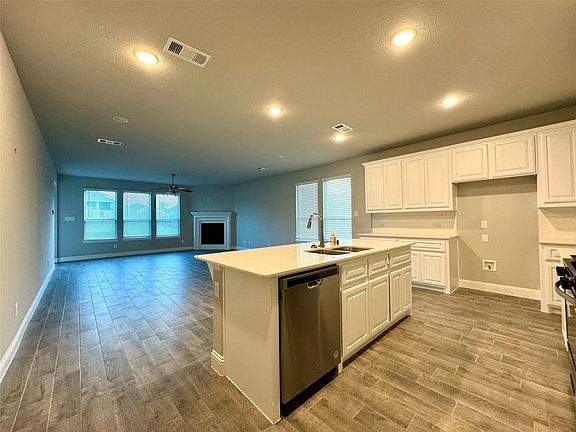 4th image of 1200 Carinna Dr