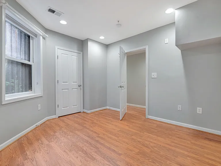 1360 Kenyon St NW #B — Photo 9