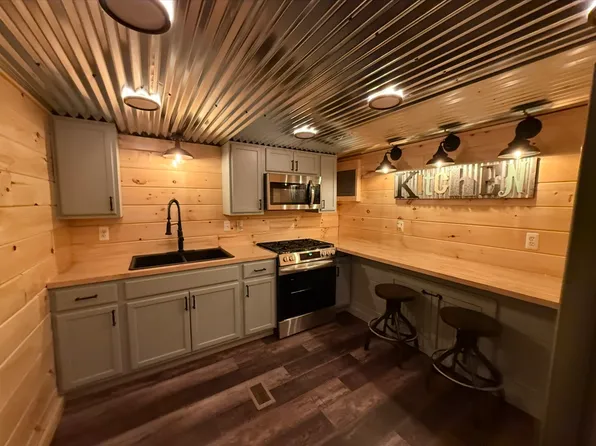 279 Bangor Rd #B, Unity, ME 04988