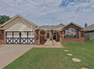 317 E Twelve Oaks Ter, Mustang, OK 73064