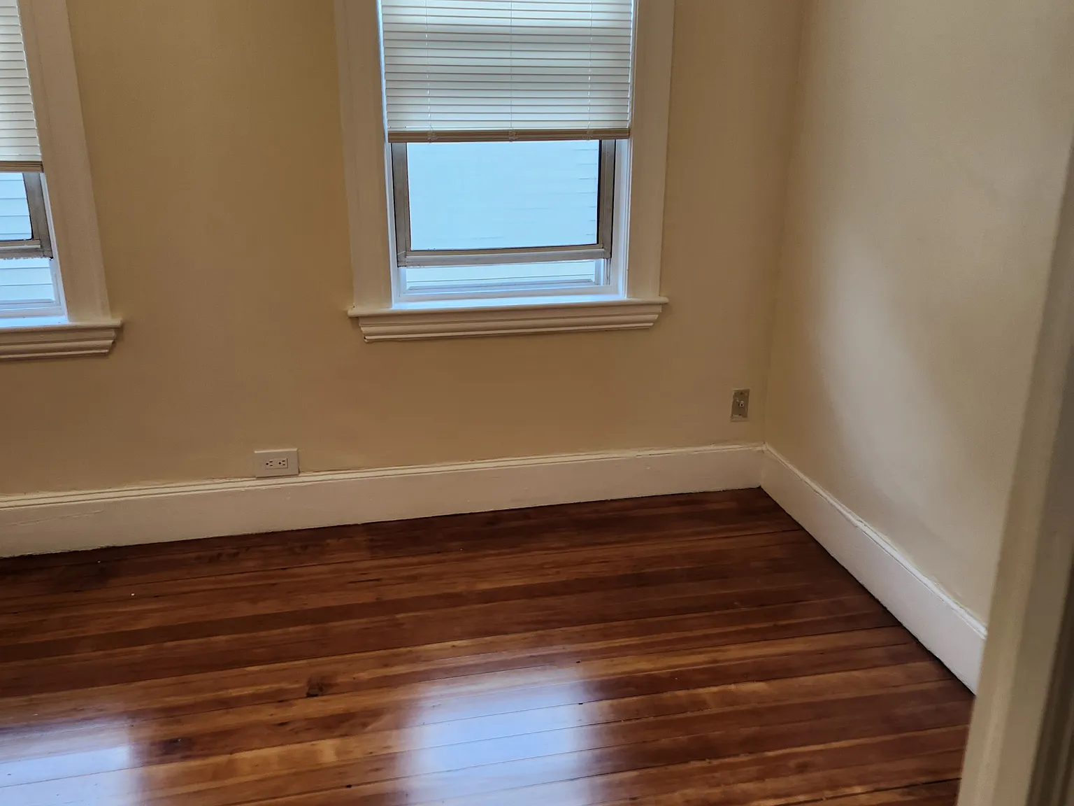 4 bed, 1300 sqft, $3,300 — Photo 4