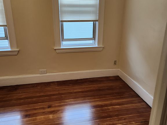 4th image of 35 Havelock St #3