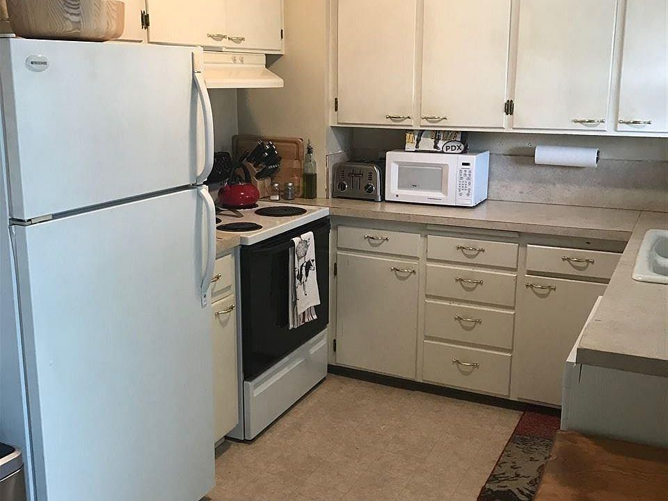 2nd image of 1230 Chestnut St SE