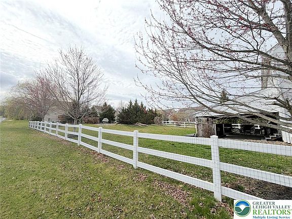 3rd image of 7524 Scenic View Dr