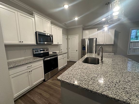 4th image of 809 Shadowlawn Dr
