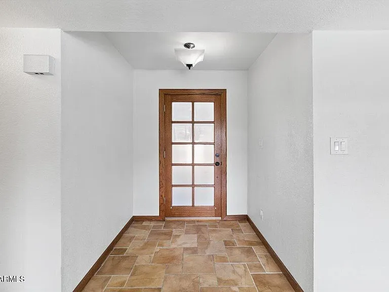 730 N Sycamore — Photo 10