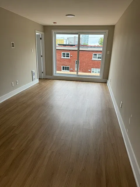 366 Winona Ave — Photo 4