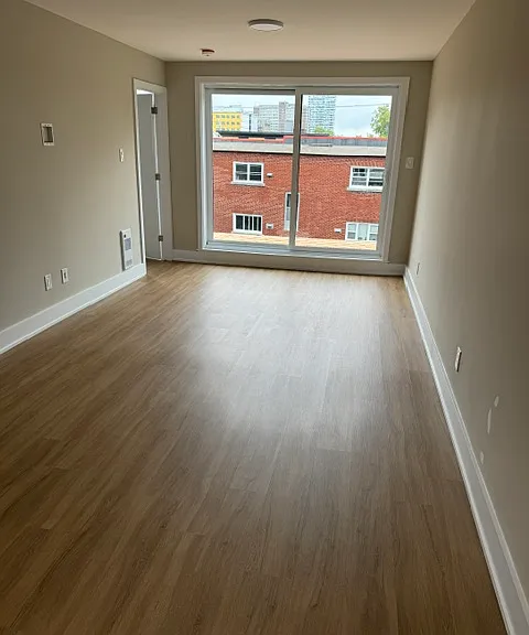 366 Winona Ave — Photo 4