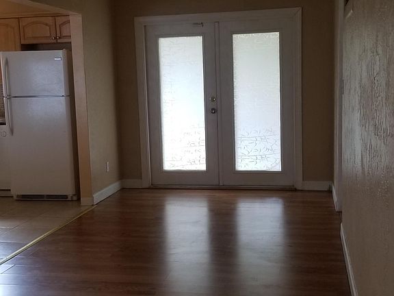 4th image of 1412 Tyrone Blvd N