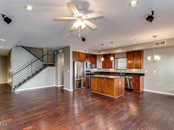 2nd image of 526 W 1ST Street #102