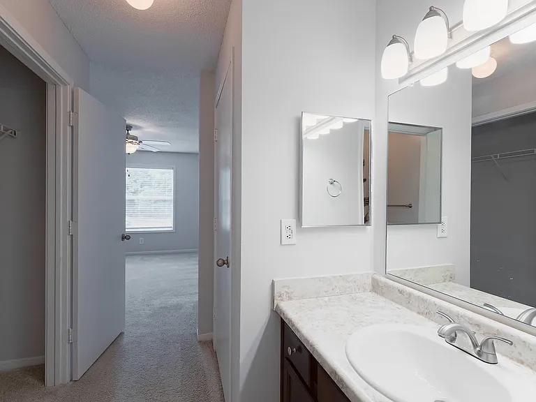 Cambridge Park Apartments — Photo 112