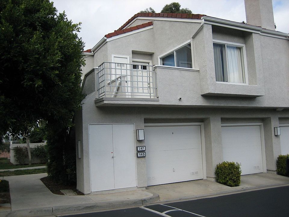 End Unit in Princeton Townhomes