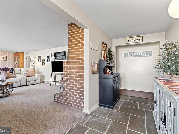 5th image of 146 Harvest Ln