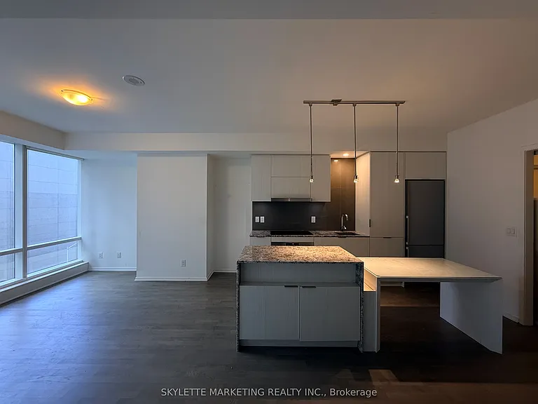 1 Bloor St E #422 — Photo 9