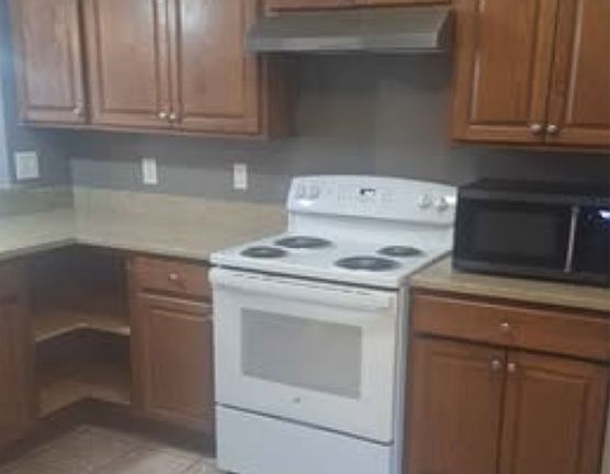 3rd image of 3766 Huntwicke Blvd