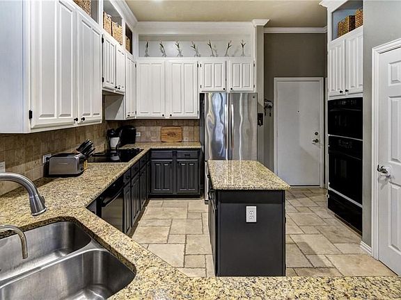 5th image of 2602 Waterford Dr