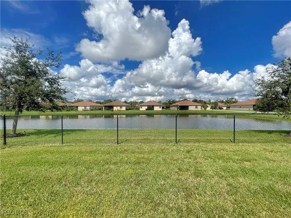 2571 Laurentina Ln, Cape Coral, FL 33909