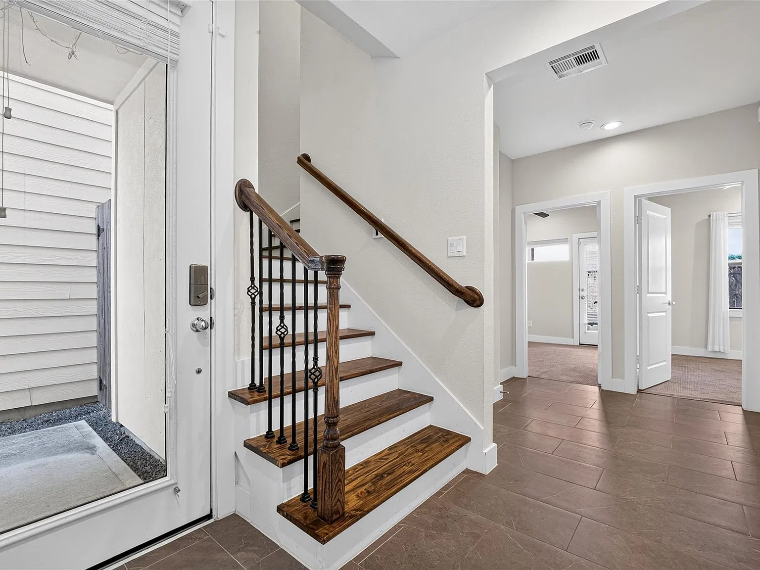 3 bed, 2.5 bath, 1706 sqft, $2,500 — Photo 4