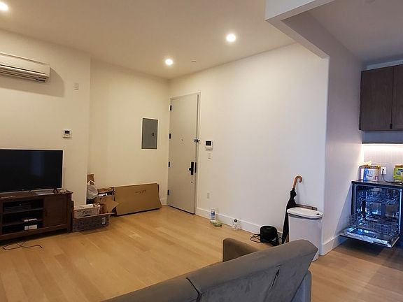 5th image of 420 Tompkins Ave #514