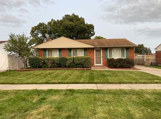 35420 Lucinda Dr, Clinton Township, MI 48035