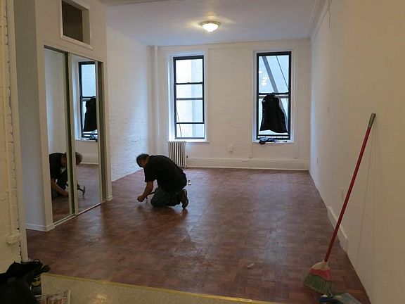 4th image of 554 W 50th St APT 2RE