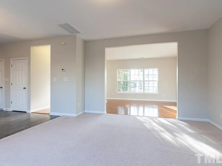 401 Wellspring Dr — Photo 4