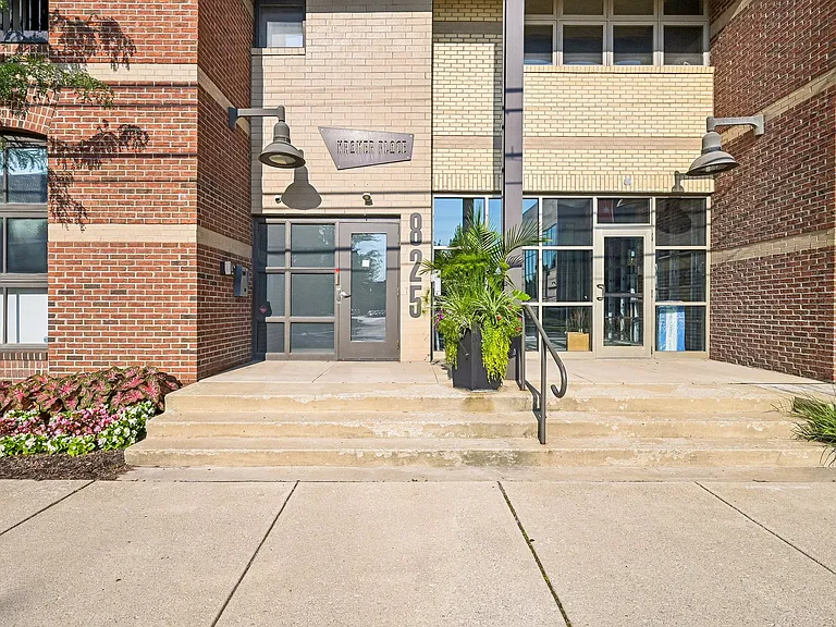 825 N 4th St #216 — Photo 32