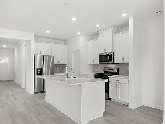 5th image of 1032 Lauryn Oak Loop #339 Kingstreet T