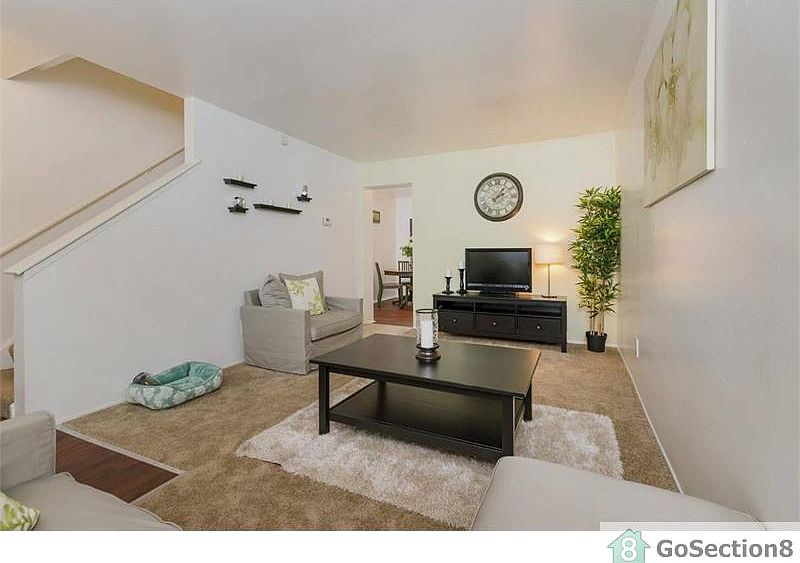 1st image of 418 Villa Dr