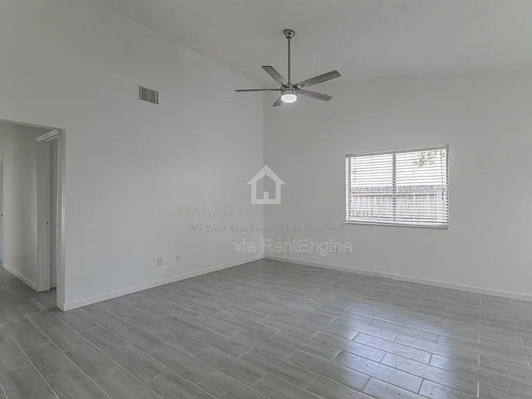 911 Robinhood Ct — Photo 11
