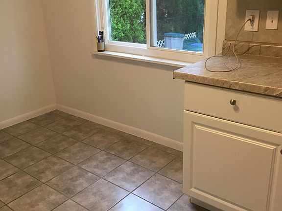 3rd image of 3270 Prairie Ave