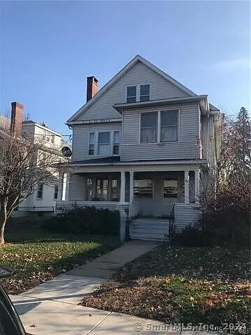 40 Quaker Ln S — Photo 1