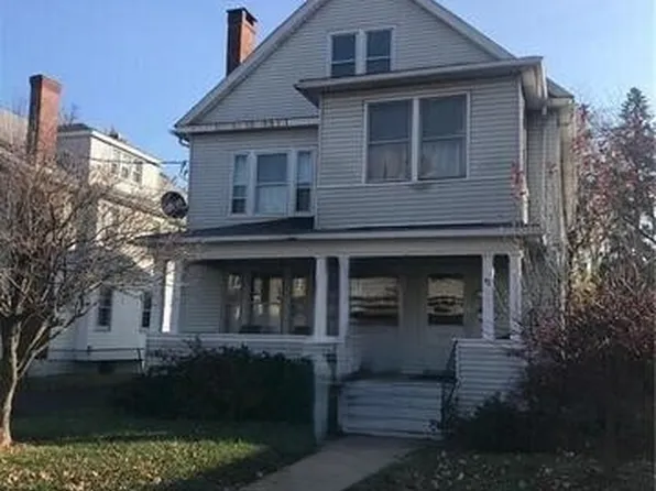 40 Quaker Ln S, West Hartford, CT 06119