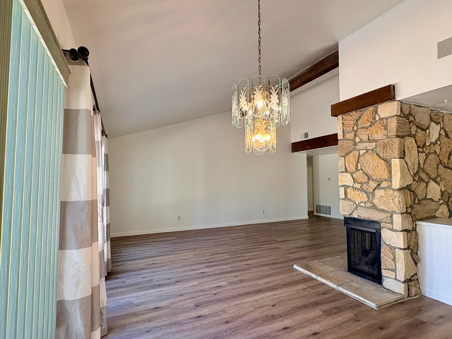 3 bed, 1821 sqft, $3,500 — Photo 3