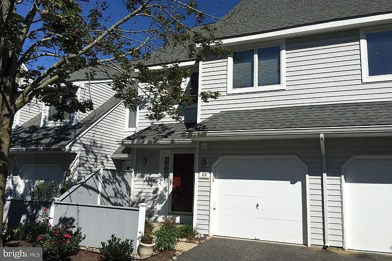 1st image of 82 E Thomas Ct