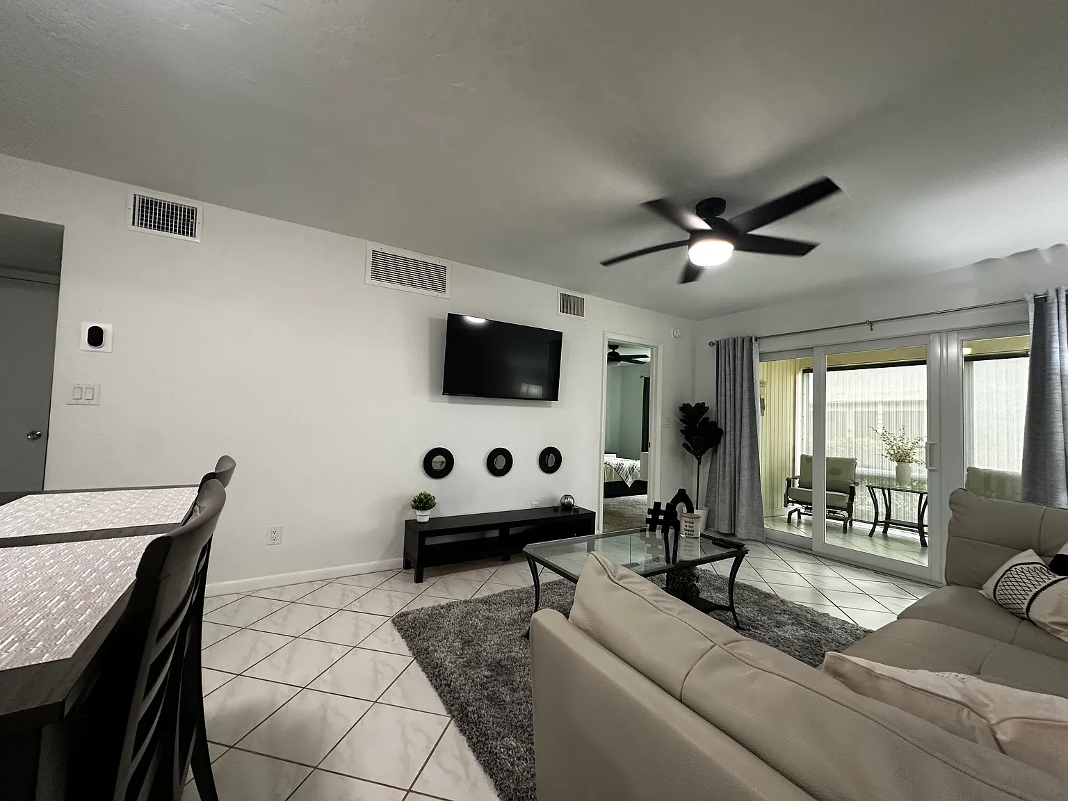 1008 Manatee Rd — Photo 3