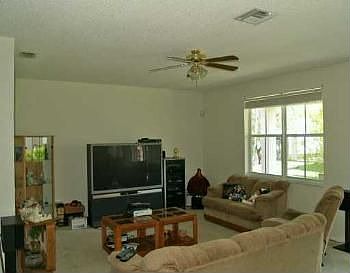 2nd image of 1024 Silktree Ln