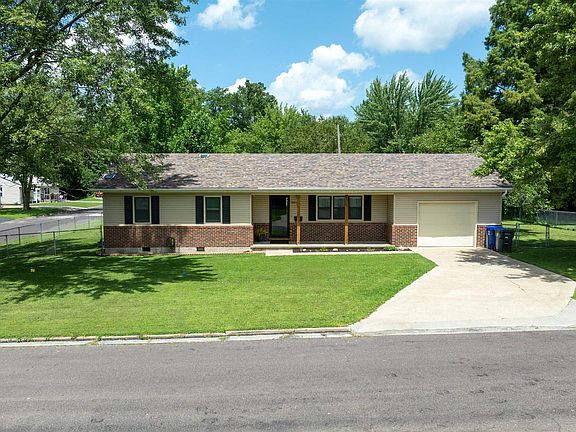 2nd image of 1640 Country Club Blvd