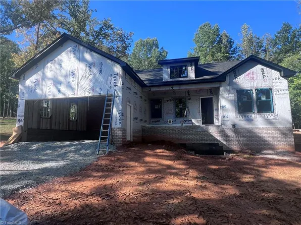 4864 Creeks Crossing Rd, Asheboro, NC 27205