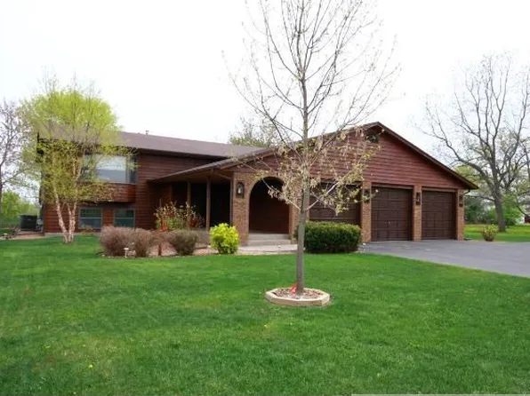 493 Skyview Ln, Carver, MN 55315