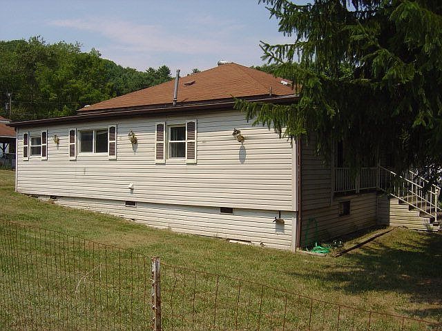 2nd image of 872 Blue Jay Dr