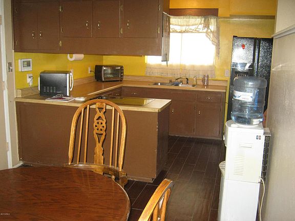 5th image of 3032 N 40th Dr