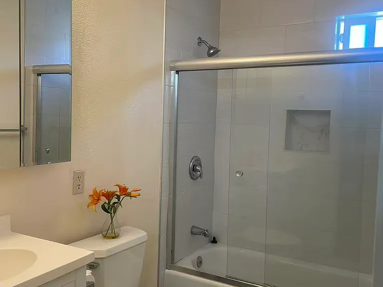 2420 Maywood Ave — Photo 5