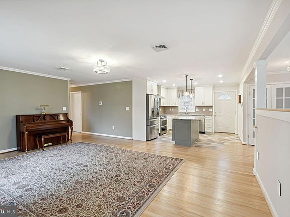 5th image of 15703 Wakefield Ct